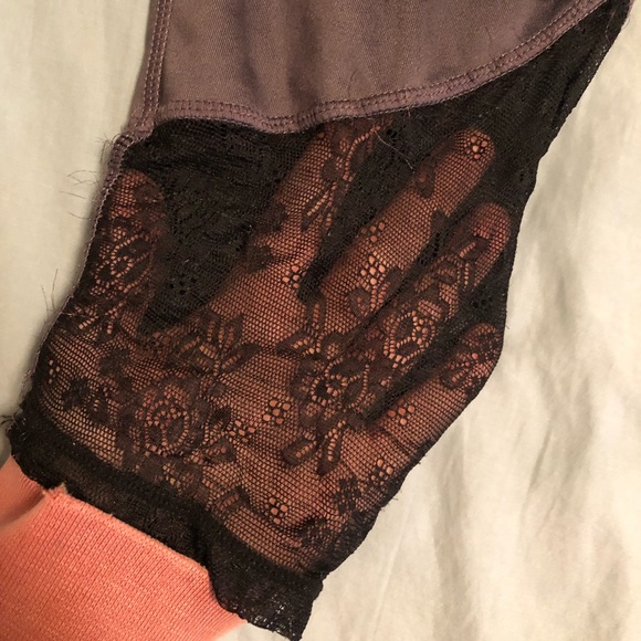 Adore Me cropped grey workout leggings with lace. - Picture 4 of 5